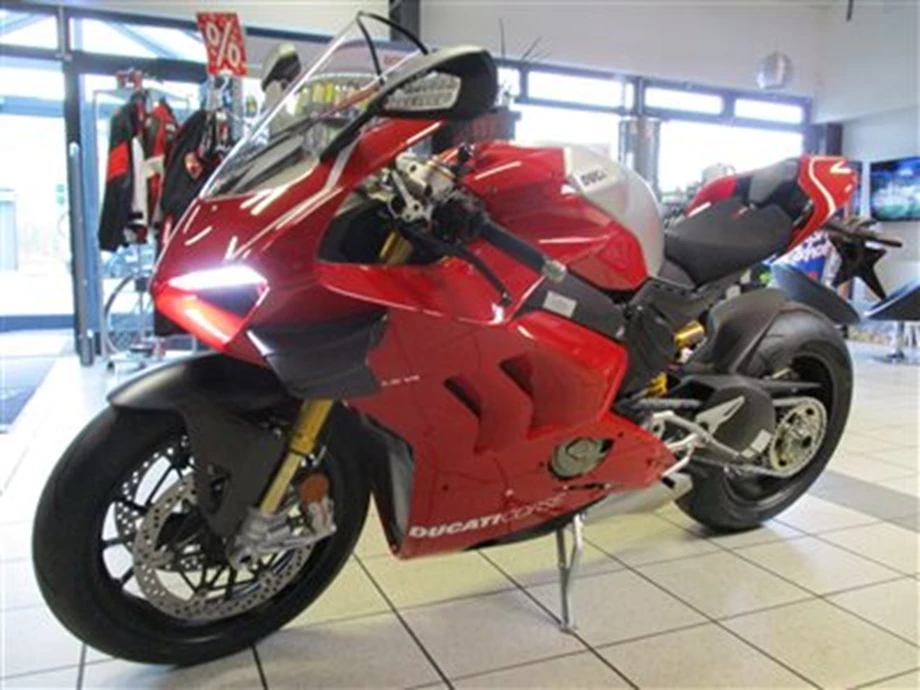 Die neue DUCATI PANIGALE V4 R - die erste Auslieferung ist erfolgt ! Bild 2: Die neue DUCATI PANIGALE V4 R - die erste Auslieferung ist erfolgt !