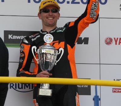 HISTORISCHER ERFOLG FÜR KTM BEI DER IDM IN OSCHERSLEBEN: DER ÖSTERREICHER MARTIN BAUER GEWINNT ERSTEN SUPERBIKE-LAUF! - Bild 1