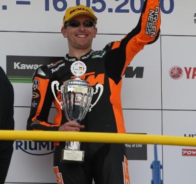 HISTORISCHER ERFOLG FÜR KTM BEI DER IDM IN OSCHERSLEBEN: DER ÖSTERREICHER MARTIN BAUER GEWINNT ERSTEN SUPERBIKE-LAUF!