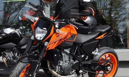 Fahrzeugübergabe KTM 690 Duke