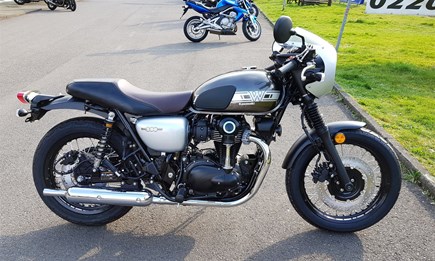 Die neue W800 Cafe ABS ist eingetroffen