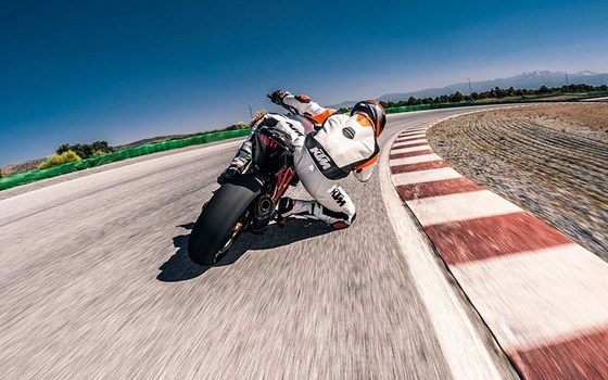 Aktion KTM 1290 SuperDuke R - Bild 1