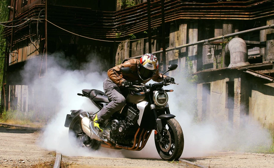 4-SR Bekleidung joins Honda GEDE Bild 1: 4-SR Bekleidung joins Honda GEDE