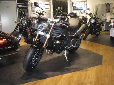 NEUE SPEED TRIPLE BEI IL MOTO