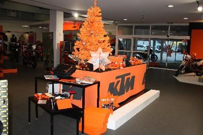 Die Bescherung hat begonnen! Die Bescherung hat begonnen!