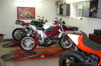 Das A.T.T.-Team bietet wieder allen,die für ihr Bike vor Saison-Beginn einen Werkstatt-Termin für Reparatur-Umbau oder neue Reifen benötigen,den kostenlosen Hol-/und Bringsservice im Umkreis von 100Km an! 