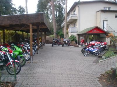 Das A.T.T.-Team bietet wieder allen,die für ihr Bike vor Saison-Beginn einen Werkstatt-Termin für Reparatur-Umbau oder neue Reifen benötigen,den kostenlosen Hol-/und Bringsservice im Umkreis von 100Km an!  - Bild 2