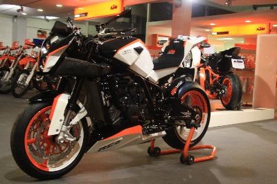 KTM RC8 Naked Bike by Braumandl KTM RC8 Naked Bike by Braumandl