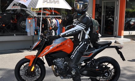 Fahrzeugübergabe KTM 790 Duke
