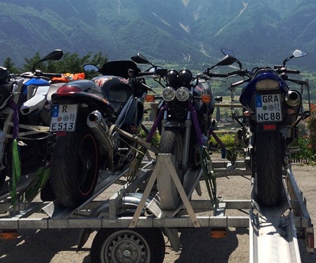 Mietanhänger für 4 Bikes 	günstig mieten