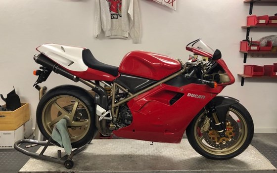 Zum 25 jährigen Jubiläum der Ducati 916 haben wir eine wunderschöne Ducati 916 SPS komplett aufbereitet! - Bild 1