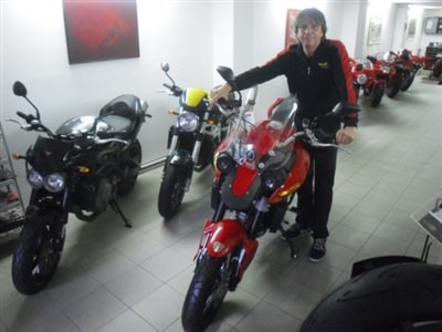 Ich hoffe das Moto Morini am 19.07.2011 einen Investor findet, damit die inbrünstig handgemachte Motorradbaukunst uns erhalten bleibt!