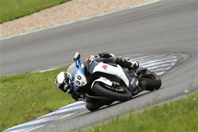 Lukas Trautmann dreht erste Runden auf der neuen SUZUKI GSX-R750!