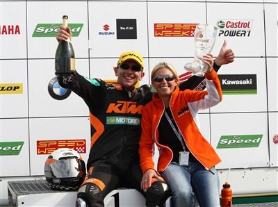 Superbike-IDM am Schleizer Dreieck: Martin Bauer triumphiert mit einem Laufsieg und einem 3. Platz