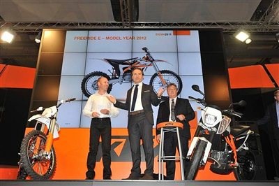 KTM MIT INNOVATIVEN NEUHEITEN AUF DER EICMA 2011! - Bild 1