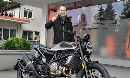 Fahrzeugübergabe Husqvarna 701 Svartpilen Style