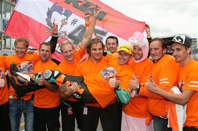 MARTIN BAUER IST IDM SUPERBIKE CHAMPION 2011! - Bild 10