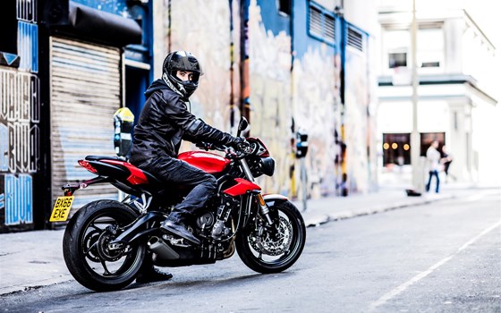 MOTORRADBEKLEIDUNG - WIESO/WESHALB/WARUM - Bild 6 MOTORRADBEKLEIDUNG - WIESO/WESHALB/WARUM - Bild 6