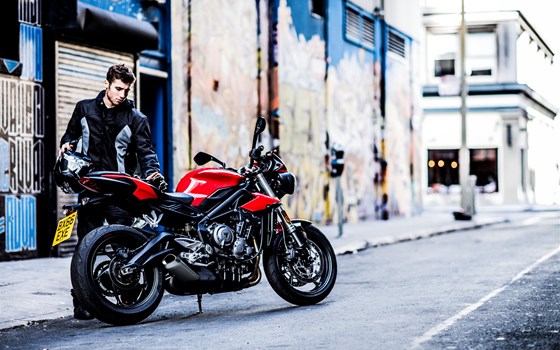 MOTORRADBEKLEIDUNG - WIESO/WESHALB/WARUM - Bild 9 MOTORRADBEKLEIDUNG - WIESO/WESHALB/WARUM - Bild 9