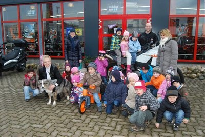 Bräuer Motorradsport spendet 1.000,- dem Kindergarten in Emmerke