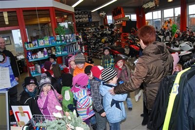 Bräuer Motorradsport spendet 1.000,- dem Kindergarten in Emmerke - Bild 2