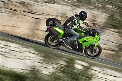 Kawasakis neue Allrounder ER-6n und ER-6f greifen zum Dunlop Roadsmart II Kawasakis neue Allrounder ER-6n und ER-6f greifen zum Dunlop Roadsmart II