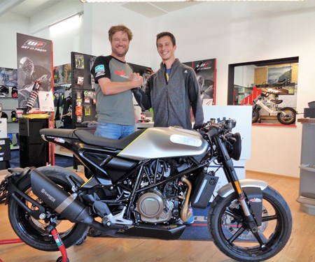 >>>HUSQVARNA VITPILEN 701 - ROLL OUT<<<