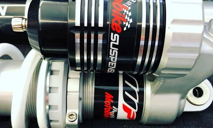 JETZT FAHRWERKSERVICE vereinbaren und einsenden an...