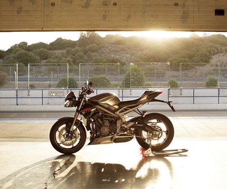 Triumph Street Triple RS 2020 - Unbeatable!