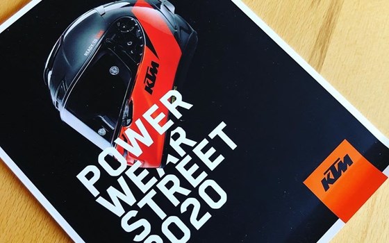 KTM Powerwear STREET 2020 + KTM Powerwear Casual & Accessories KTM Powerparts… - Bild 1 KTM Powerwear STREET 2020 + KTM Powerwear Casual & Accessories KTM Powerparts… - Bild 1