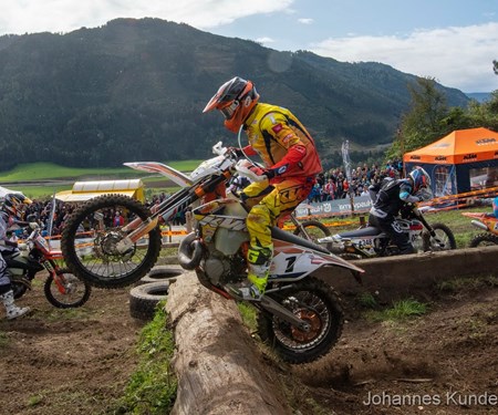 Berni Walzer gewinnt Enduro-Trophy Finale in St. Georgen mit einer Runde Vorsprung !