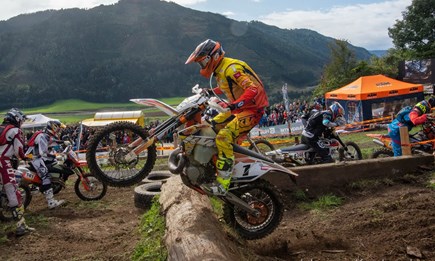 Berni Walzer gewinnt Enduro-Trophy Finale in St. Georgen mit einer Runde Vorsprung !