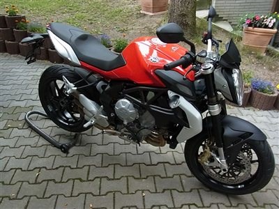 Endlich können Sie die hübsche "Kleine" MV Agusta Brutale 675 bei einer Probefahrt live erleben und genießen!