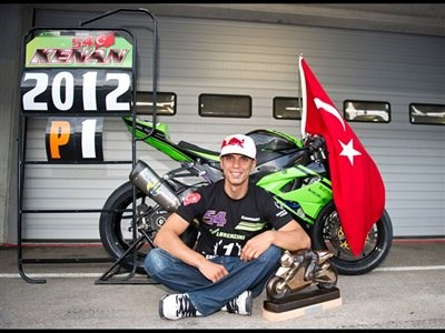 Sofuoglu - SUPERSPORT-WELTMEISTER 2012 auf KAWASAKI - Bild 1