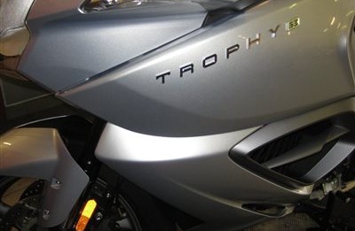 TRIUMPH TROPHY SE BEI IL MOTO EINGETROFFEN