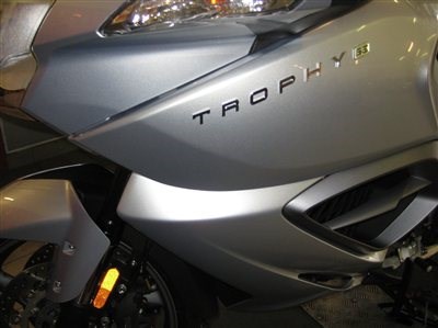 TRIUMPH TROPHY SE BEI IL MOTO EINGETROFFEN TRIUMPH TROPHY SE BEI IL MOTO EINGETROFFEN