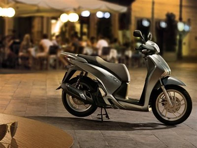 Honda Semmler - SH125i 2013 bei uns eingetroffen Bild 3: Honda Semmler - SH125i 2013 bei uns eingetroffen