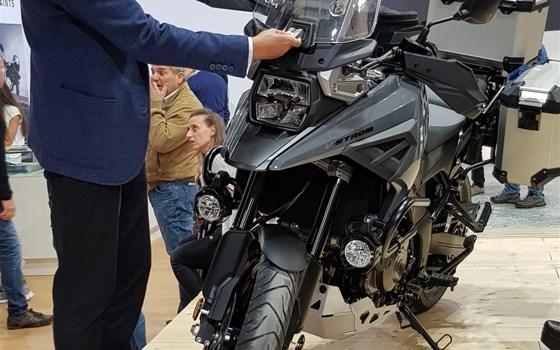 EICMA 03 - Suzuki - Bild 1