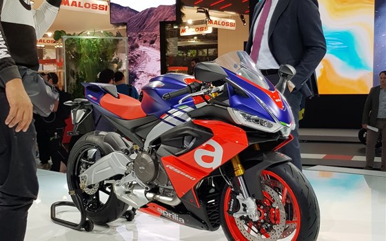 EICMA 04 - Vespa - Piaggio - Moto Guzzi - Aprilia - Bild 1