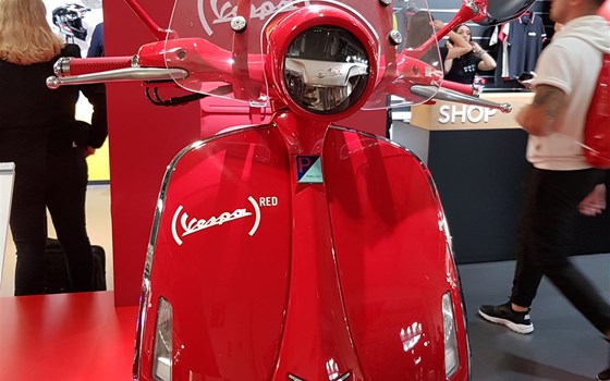 EICMA 04 - Vespa - Piaggio - Moto Guzzi - Aprilia - Bild 7