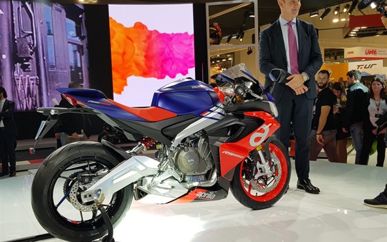 EICMA 04 - Vespa - Piaggio - Moto Guzzi - Aprilia - Bild 2