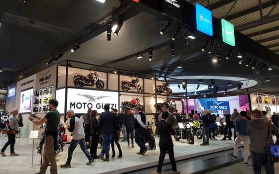 EICMA 04 - Vespa - Piaggio - Moto Guzzi - Aprilia - Bild 3
