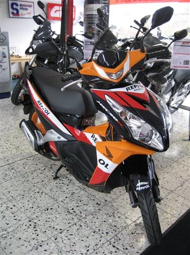 Honda Semmler - NSC50R eingetroffen Bild 2: Honda Semmler - NSC50R eingetroffen