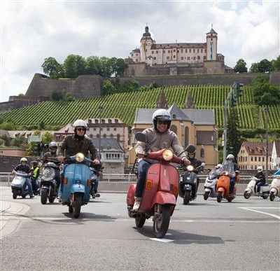 1. Kiliani Rollerausfahrt im Sommer 2012 Bild 1: 1. Kiliani Rollerausfahrt im Sommer 2012