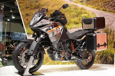 KTM Adventure 1190 auf der Wheelies! Bild 1: KTM Adventure 1190 auf der Wheelies!