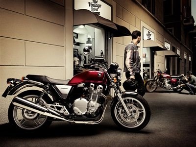 Honda Semmler - CB1100 eingetroffen 