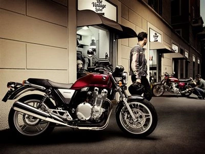 Honda Semmler - CB1100 eingetroffen  Bild 1: Honda Semmler - CB1100 eingetroffen