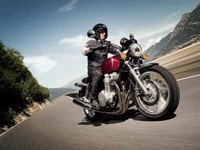 Honda Semmler - CB1100 eingetroffen  Bild 2: Honda Semmler - CB1100 eingetroffen