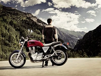 Honda Semmler - CB1100 eingetroffen  Bild 3: Honda Semmler - CB1100 eingetroffen