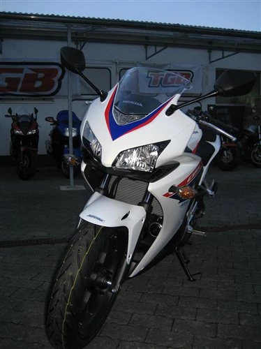 Honda Semmler - CBR500R eingetroffen Bild 2: Honda Semmler - CBR500R eingetroffen